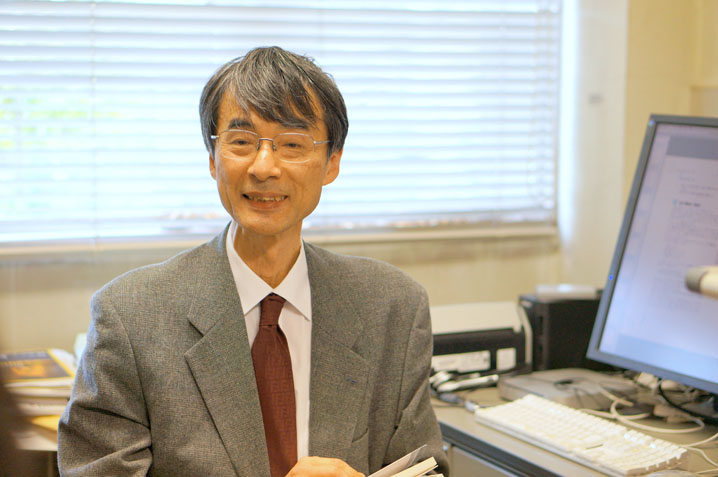 BOOKSCAN(ブックスキャン) 本・蔵書電子書籍化サービス - 大和印刷 Profile電子化を上手に活用、紙にこだわる必要は全くない重要なのは大人への情報教育
「とにかく誤植をされたくなかったんです」
紙に制約されない、電子教科書を
USBディスク1つですべての本を持って歩ける時代
コンテンツ